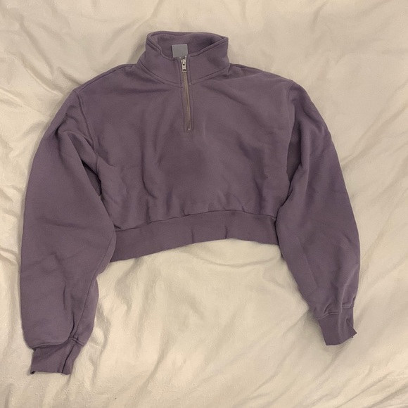 Purple cropped zip up aritzia sweater - Picture 1 of 3